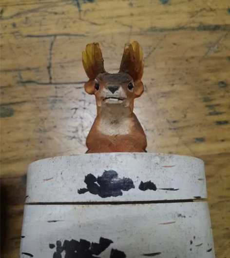 品相非常好的纯手工木雕卧鹿首饰盒样品级别，...