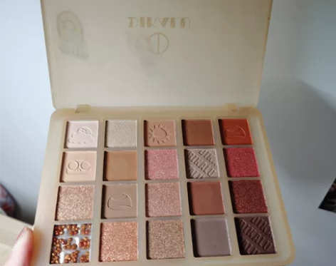 迪卡露栗子20色眼影盘 Xixi牛奶星河九...