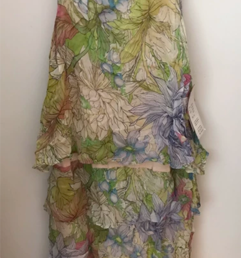 日本购买的全新背心式连衣短裙，后背有点镂空...