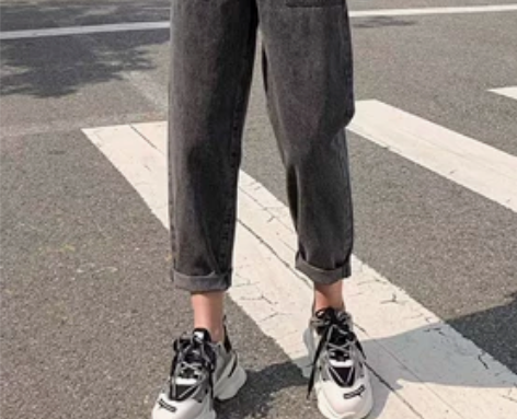 牛仔裤九分，一次没穿过，买回来大小不合适懒...