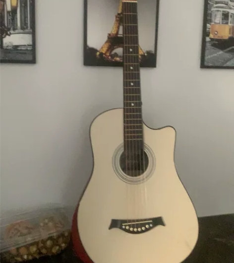 出售一个吉他，没学会不想要了看着烦[捂脸哭...