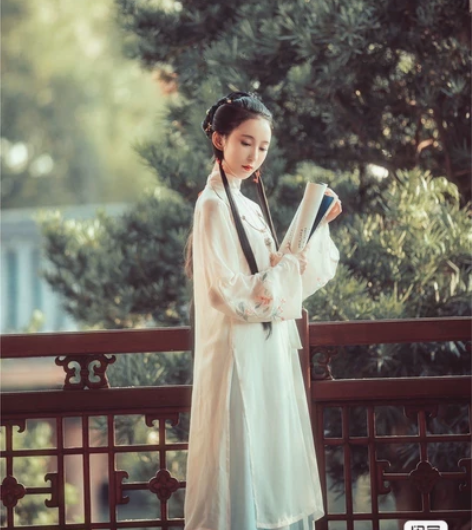 出绝版汉服一套 买太久了忘名字了[流泪][...