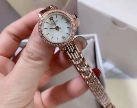 lola rose小金表若楠同款精致小巧仙...