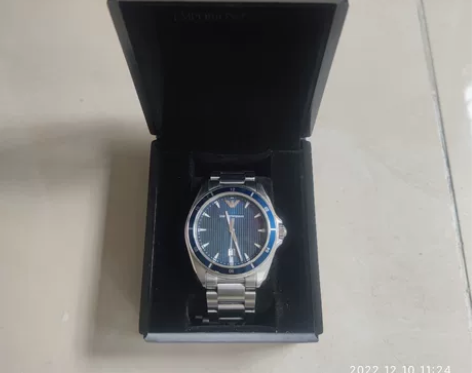阿玛尼石英手表，前女友飞首尔买的，后来封存...