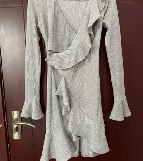 小姿家V领辣妹连衣裙绑带收腰显瘦长袖荷叶边...