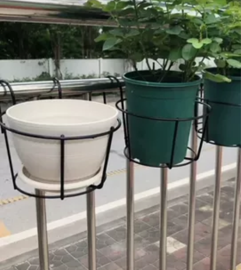 闲置便宜出:阳台栏杆圆形专用花架,花篮挂式...