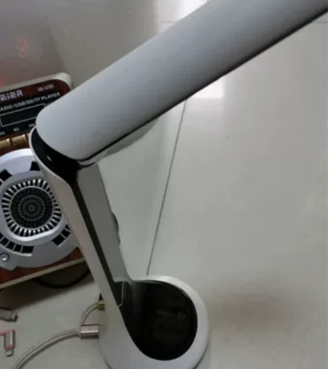 美的护眼台灯一个29包邮 裸机无配件，成色...