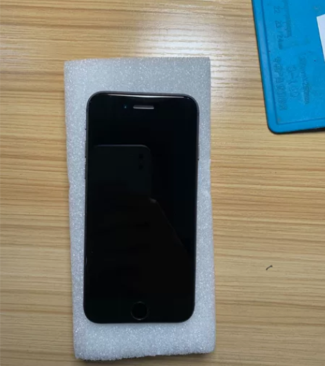 苹果8黑色国行64G电池76,机器外观如图...