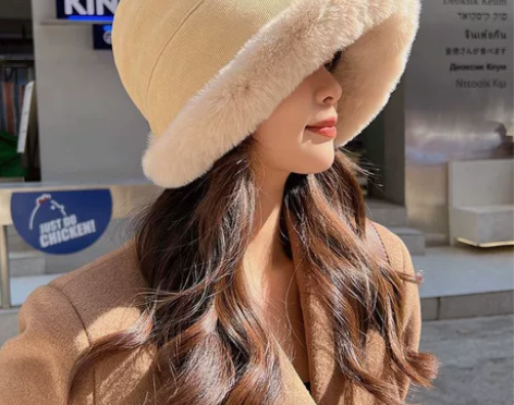 【全新包邮】秋冬加厚毛绒保暖渔夫帽女防寒防...