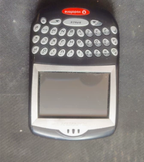 黑莓手机，搬家翻出来的，按坏的处理，要的直...