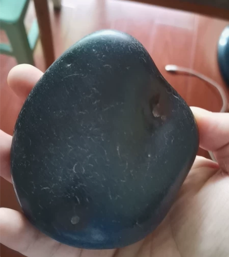 很好的一块玛瑙石 很光滑 镇纸 摆件都行 ...