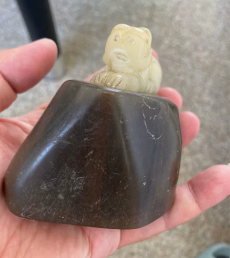 老寿山石镇纸一枚，文房用品物品随型制作，白...
