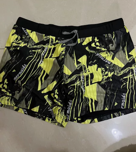 全新男士平角游泳裤一条，xxxl，腰围平铺...