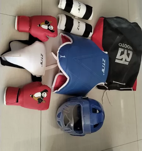 跆拳道护具 男 适合4-8岁 护具七成新*...