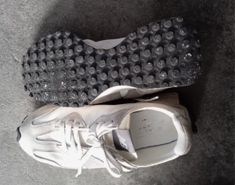 闲置新百伦43码,穿的少,洗过,看中的拿走...