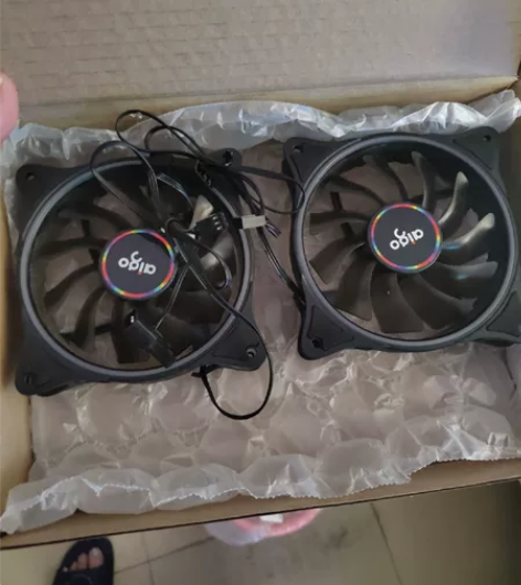 2个爱国者冰魄机箱风扇，圆环带灯，质量很好...