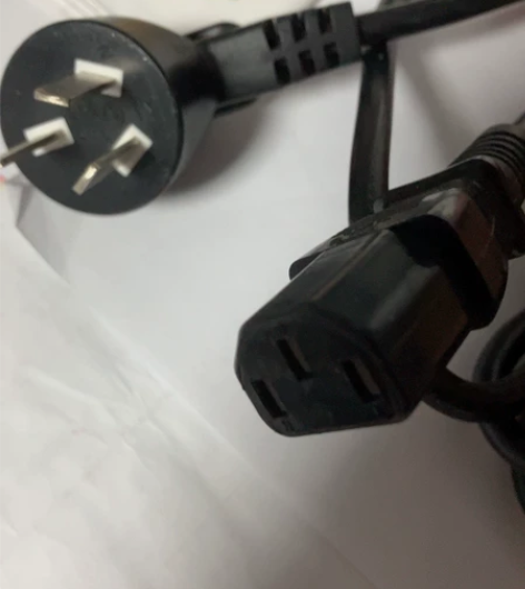 电脑电源线,也适用于很多家用电器,有几根用...