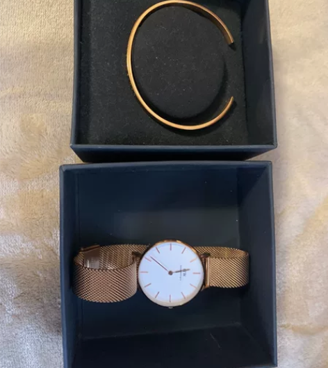 Dw手镯和手表,手镯大号,手表需要换个电池...