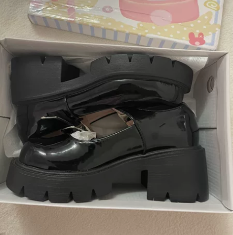 玛丽珍鞋36全新 全新没穿过，禁砍价送一些...