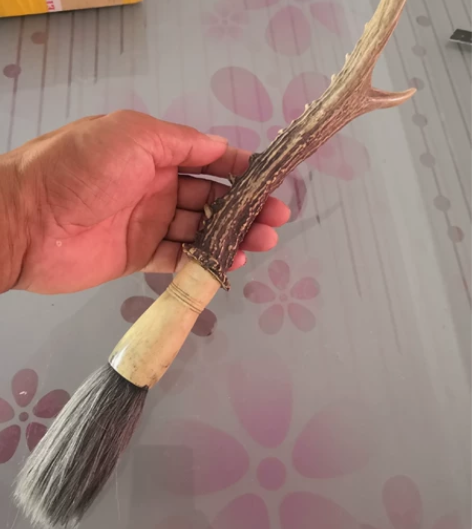 是毛笔      你自己看    需要你拿...