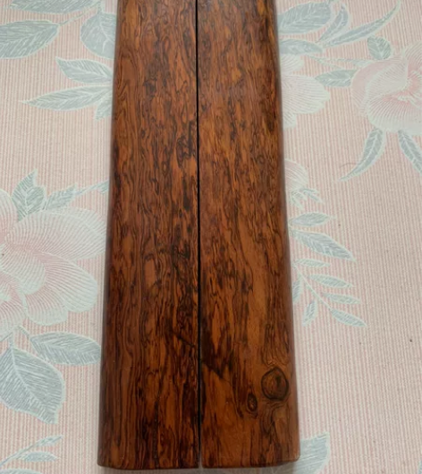 黄花梨镇纸一对，厚2.3厘米 感兴趣的话点...