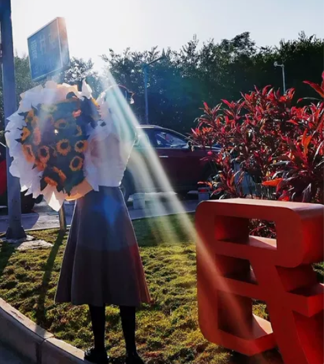 灰色中长大摆裙 感兴趣的话点“我想要”和我...