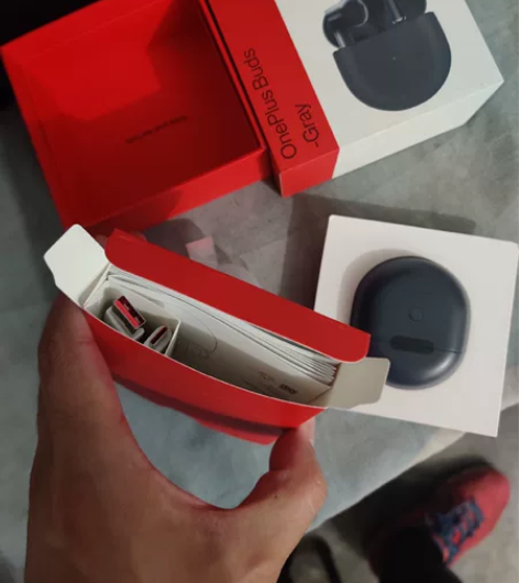 一加蓝牙耳机，买了一年多，功能正常，耳机表...