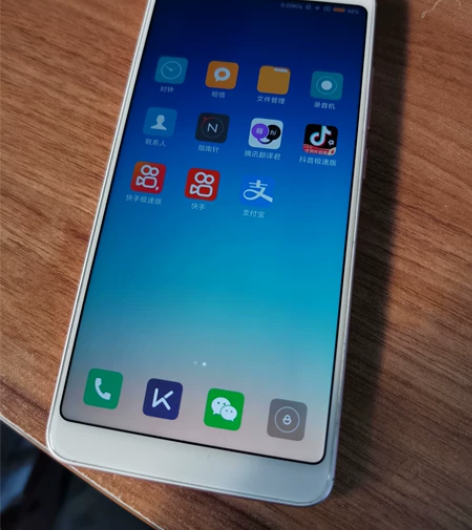 红米Note5   内存4+64，微信流畅...