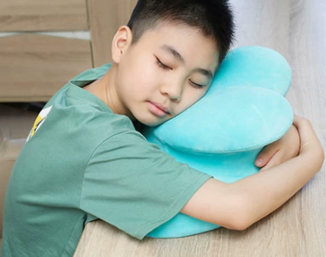 海明威爱心午睡枕桌上小学生睡觉趴趴枕儿童趴...