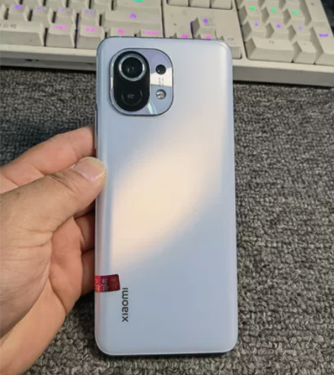 小米11白色12+256GB版本，骁龙88...