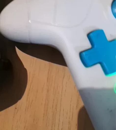 游戏机手机4个，3个原装，1个良值的，索尼...