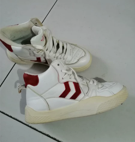 女士高帮运动鞋，鞋子买来没穿几次，很厚实，...