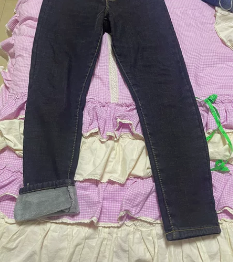 黑色加绒微弹牛仔裤，尺码应该是29的，99...