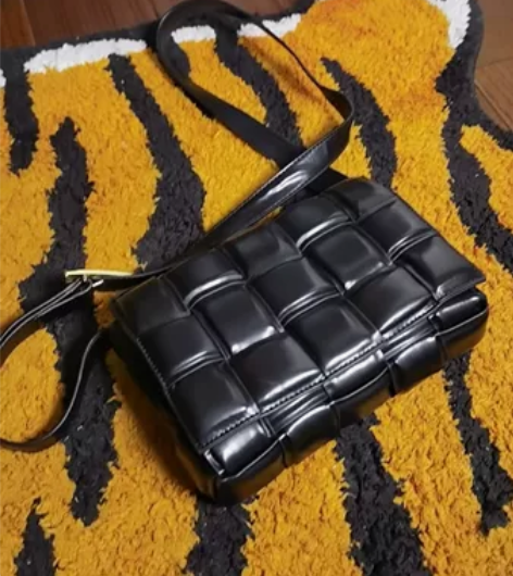 枕头包,斜挎包,pu皮黑色,小个子和高个子...