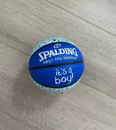 2022年10月购入斯伯丁1号篮球一个，宝...