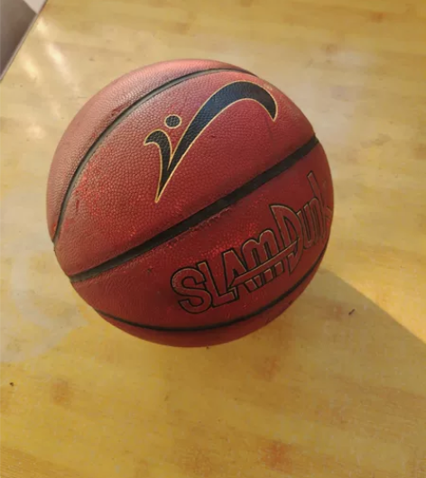 贵人鸟篮球便宜处理。 感兴趣的话点“我想要...