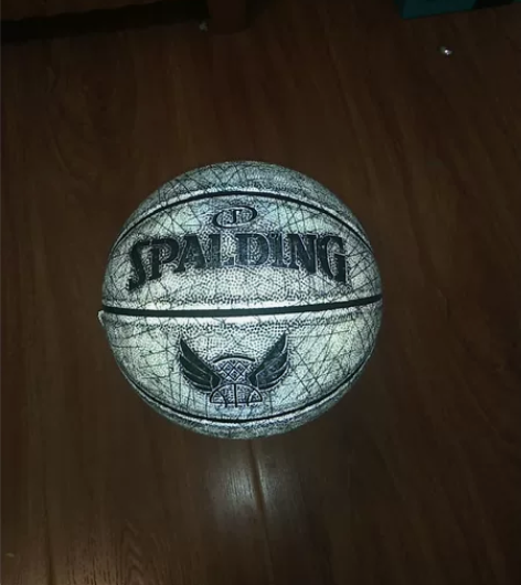 斯伯丁，反光，七号篮球，发售价格349，现...