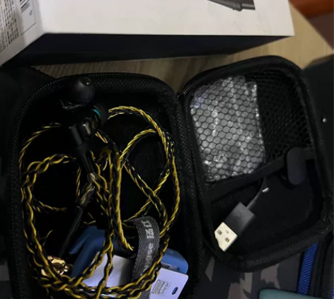 索尼xba300ap三单元动铁耳机，带包装...