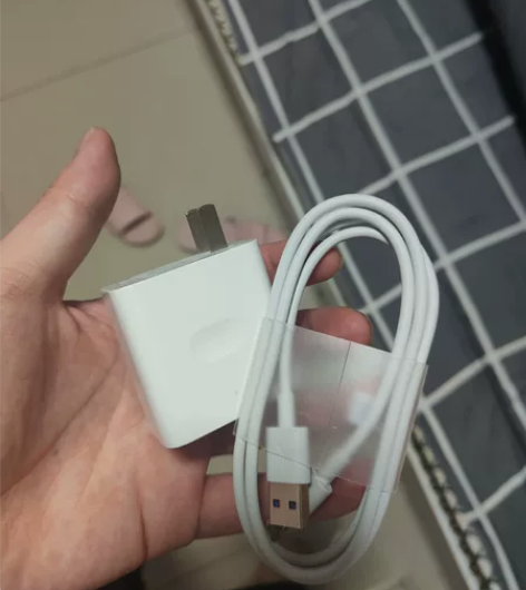 真我q3 30w充电器和数据线，需要的联系...
