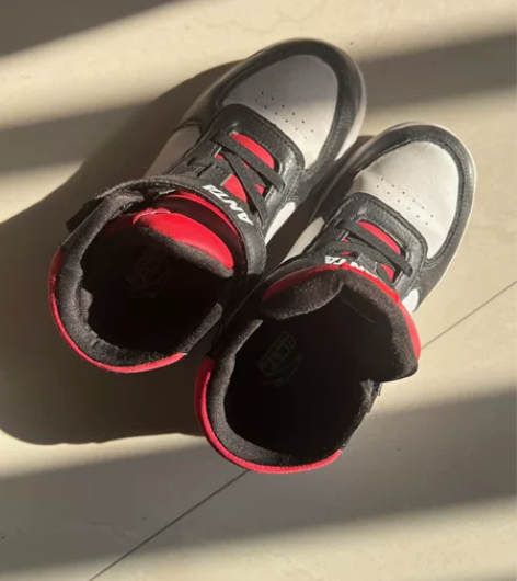 安踏鞋子，9成新/30/185。 感兴趣的...