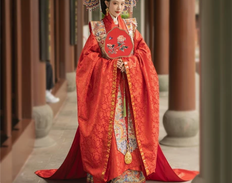 砚滨纱明制汉服配圆领马面凤冠霞帔大红缠枝莲...