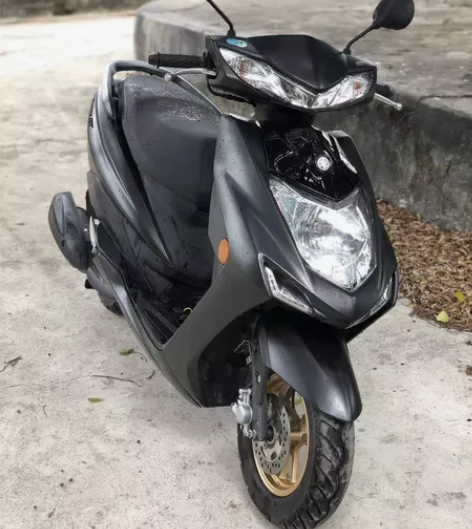 雅马哈赛鹰,二手踏板车2000多公里,前后...