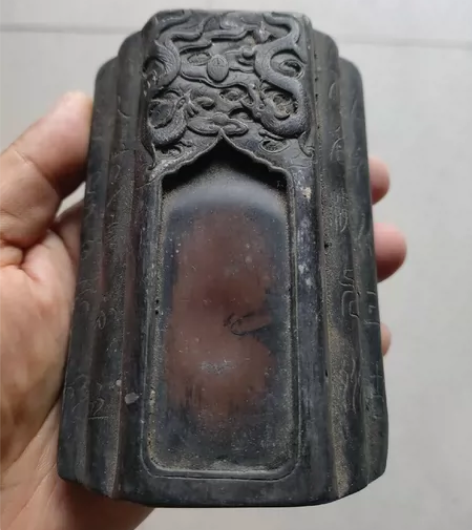 下乡收的清代端砚,做工精美,线条流畅,造型...