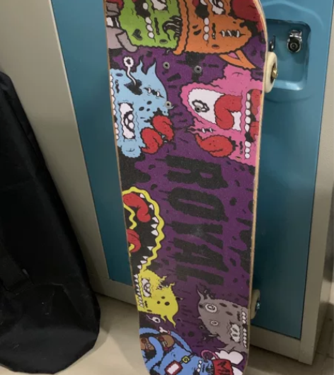 DBH滑板全瑕 砂纸刚换不久 轴承有点要爆...