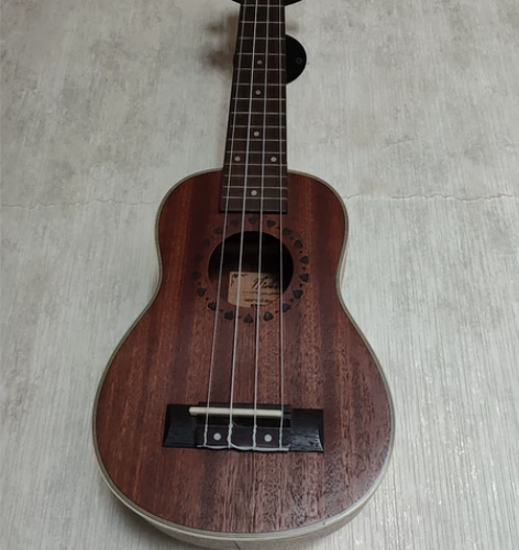 尤克里里，品牌琴，音质好，手感好，送琴包，...