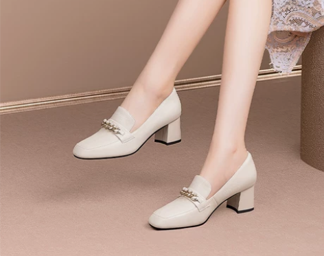 尚萱莉2023年春款粗跟单鞋女方头百搭真皮...