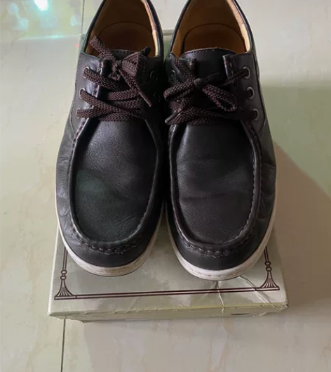 骆驼男鞋43码，基本没穿，九成新，原盒也在...