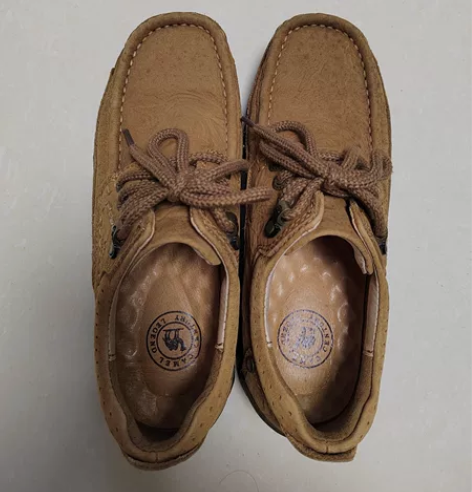 购于银泰骆驼专柜，大小是39码，搭配牛仔裤...