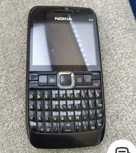 出诺基亚E63,成色还可以,少个侧盖,看上...