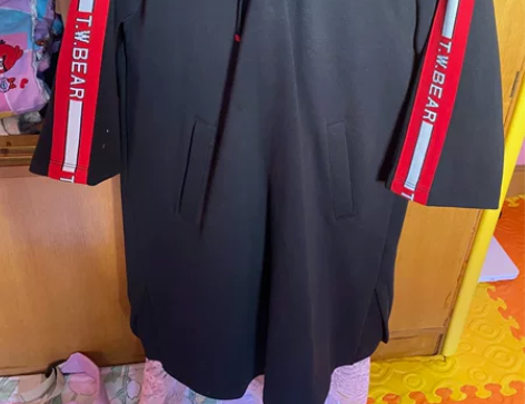 正品小熊运动风连衣裙，165码，可穿135...